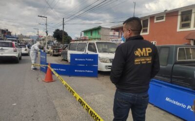 Localizan cadáver en un vehículo abandonado