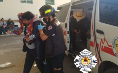 Motorista se accidenta cuando se le atraviesa un perro