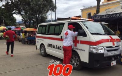 Cruz Roja Guatemalteca se instala afuera de cementerio de Xela