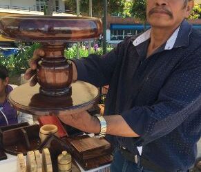 Elabora artesanías con madera reciclada