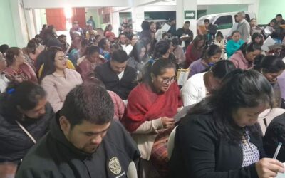 Dideduc entrega nombramientos a maestros que cambian a renglón 011