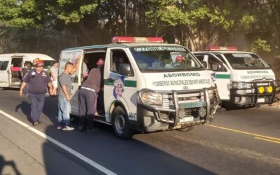 Diez heridos en colisión de tres microbuses
