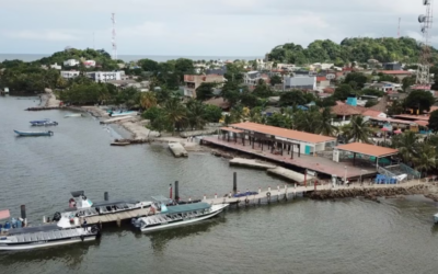 Escasez de agua en la localidad colombiana de Necoclí afecta a migrantes que buscan cruzar el Darién