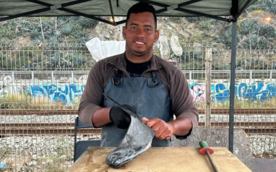 Un migrante venezolano se reinventó como pescadero en Chile y ahora es viral en Tik Tok