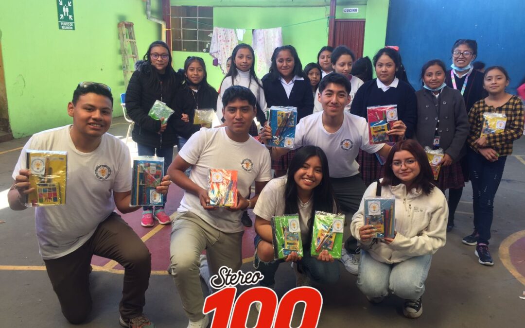 Asociación en Quetzaltenango entrega más de 200 kits de útiles escolares