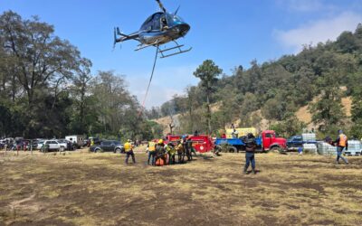 Helicópteros apoyan para sofocar incendios forestales en Quetzaltenango