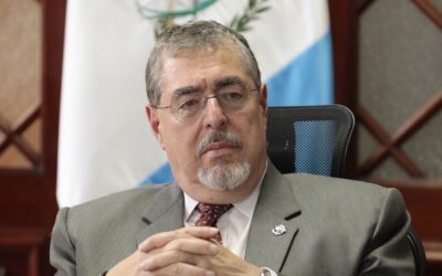 Bernardo Arévalo podría confirmar a gobernadores electos