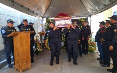 PNC realizó honras fúnebres a subinspector asesinado ayer