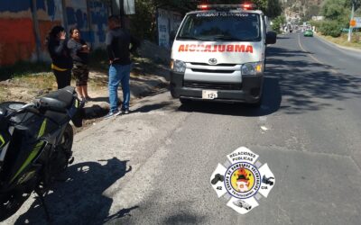 Motorista se accidenta en la entrada a Totonicapán