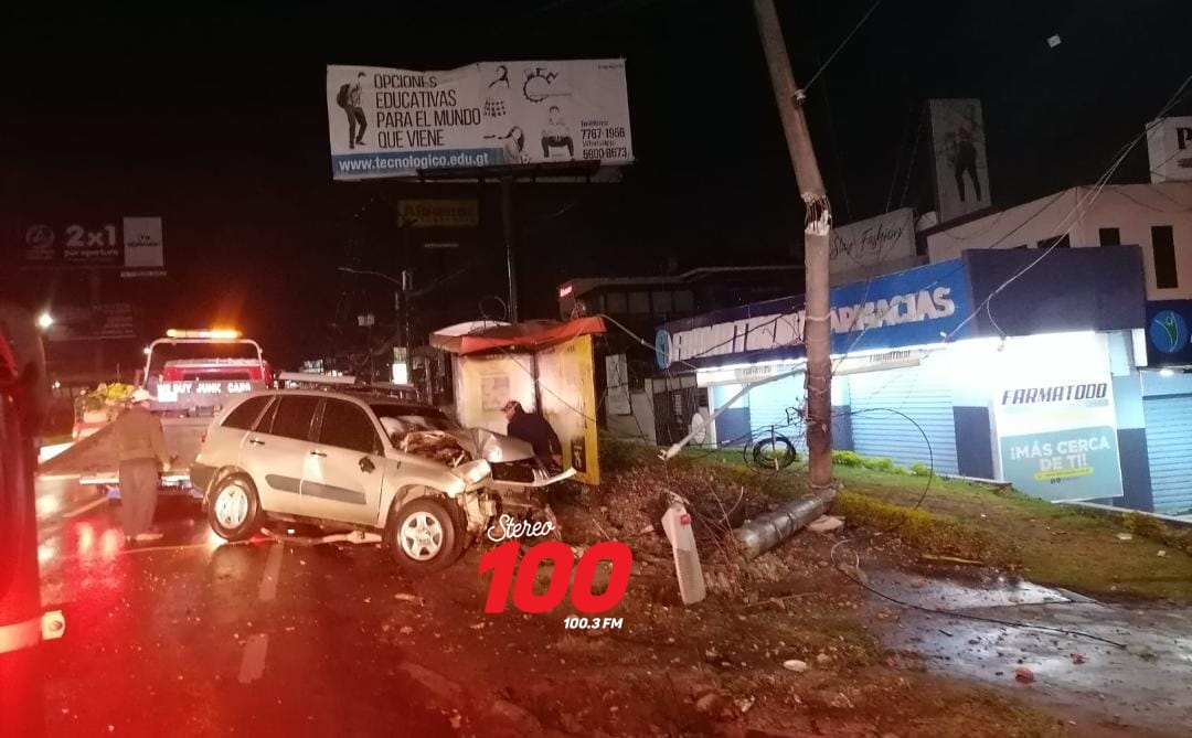 Identifican a piloto herido en colisión con un poste en la avenida Las Américas