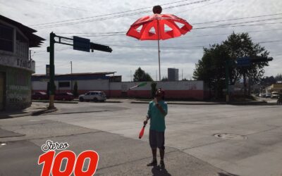 Joven hondureño, quien vive en Quetzaltenango, es un apasionado por los malabares