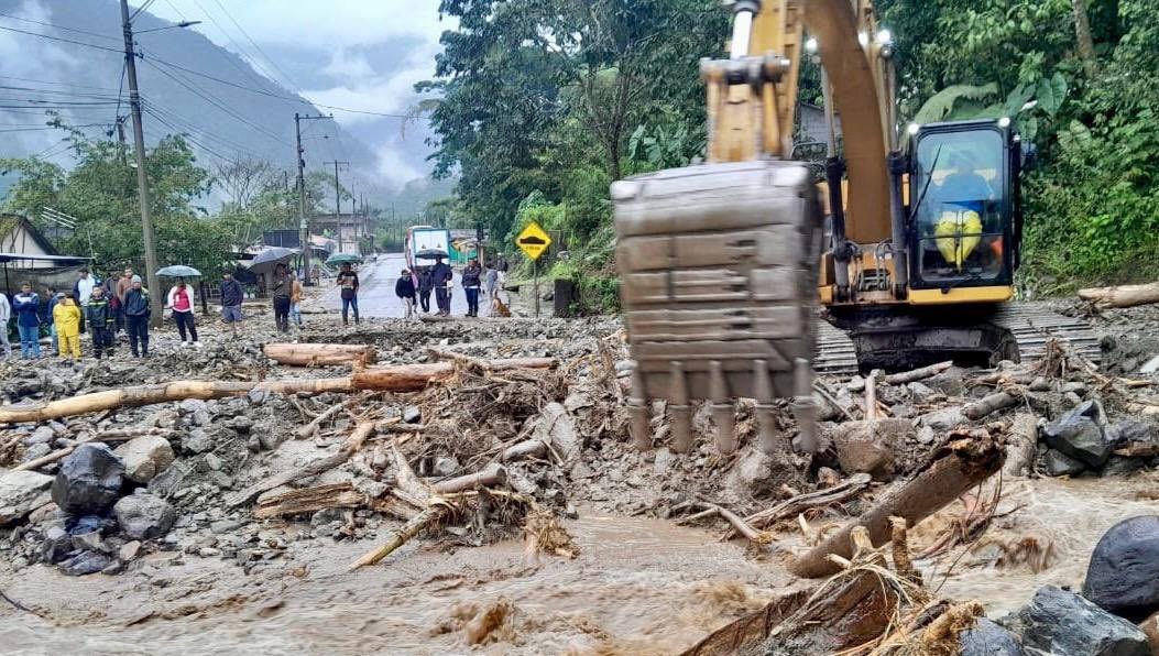 Archivo – Labores de emergencia en Ecuador tras un deslizamiento de tierra
