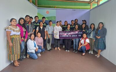 Estudiantes del CUNOC construyendo aula para estudiantes del INEB Panajachel.