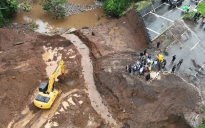 Presidente de Guatemala, Bernardo Arévalo, supervisa trabajos tras colapso de una parte de autopista Palín-Escuintla