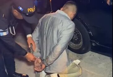 Capturan a taxista cuando tiraba un cadáver y llevaba otro en vehículo