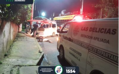 Cinco heridos en colisión de microbús con poste