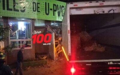 Testigos: Piloto de camión, que se empotra en negocio, conducía ebrio