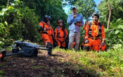 Usan drones y cámaras térmicas para localizar a tripulantes de avioneta