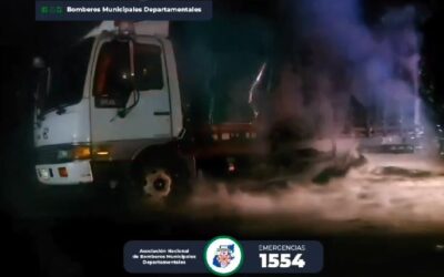 Camión se incendia en Quetzaltenango