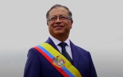 Presidente de Colombia reconfigura su gabinete cuando se acercan sus dos años de mandato