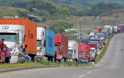 Gremial de transporte pesado amenaza con paro de labores