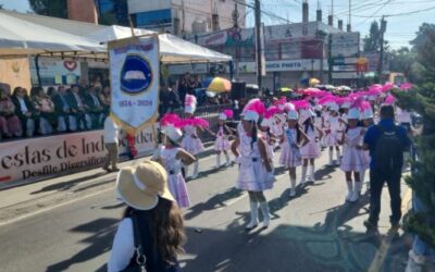 Desfiles engalanan fiesta de Independencia en Quetzaltenango
