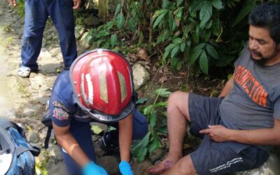 Atacan a hombre con un machete