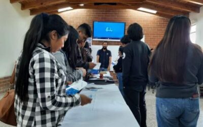 Participan en encuentro por el Día Internacional de la Juventud