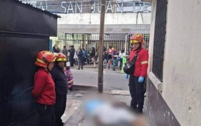 Hombre muere afuera de hospital en Guatemala