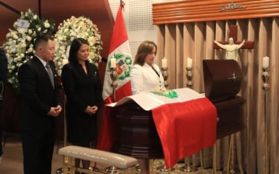 Perú declara tres días de duelo por muerte de Fujimori, simpatizantes llegan a velatorio a despedirlo