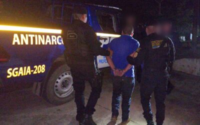 Por escapar de PNC intentó ingresar a vivienda con 99 paquetes de cocaína