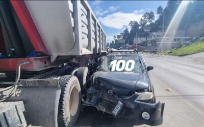 Una mujer herida en colisión vehicular en la zona 5 de Quetzaltenango