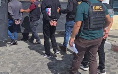 MP arresta a cinco guardias penitenciarios en Quetzaltenango