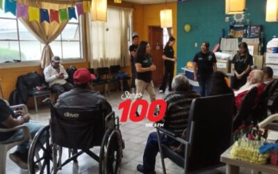 Universitarios entregan alimentos en asilo