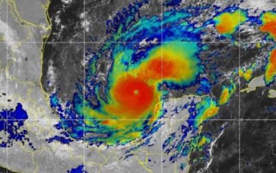 Huracán Milton se debilita a categoría 4 y mantiene amenaza sobre Florida