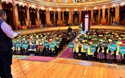 Alumnos se gradúan como inspectores escolares