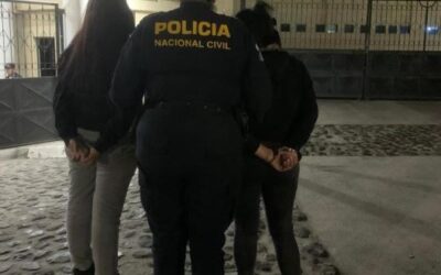Capturan a dos mujeres por hurto en un centro comercial de Quetzaltenango