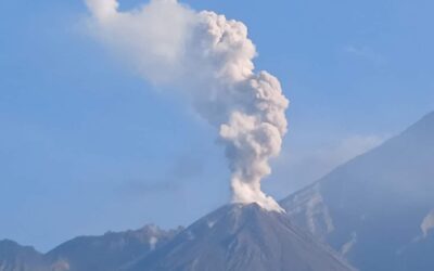 Monitorean actividad del volcán Santiaguito