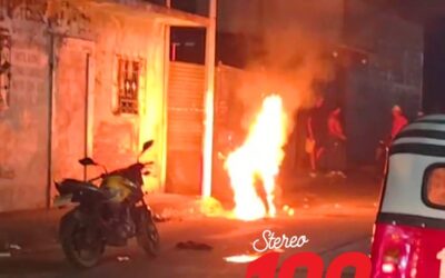 Motocicleta se incendia en zona 1 de Retalhuleu