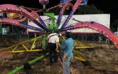 Cuatro heridos tras falla en juego mecánico instalado por feria