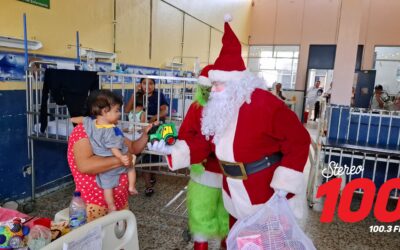 Santa Claus llega a pediatría de hospital