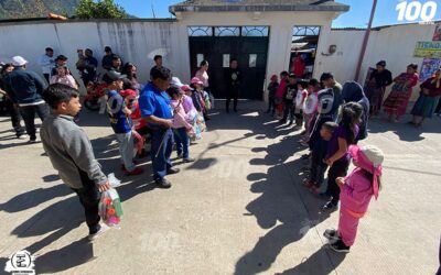 Llevan sonrisas a niños y niñas