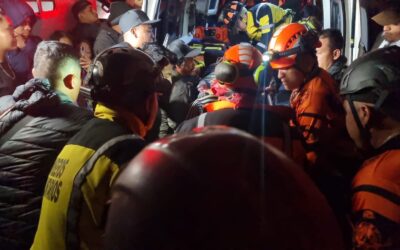 Mujer aparentemente ebria sobrevive tras caer a barranco