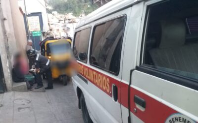 Dos heridos en colisión entre mototaxi y vehículo