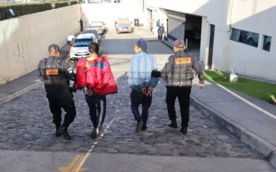 Capturados por extorsionar a comercios en mercado de Quetzaltenango