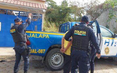 PNC arresta a hombres quienes colocaban alambre espigado en carreteras para asaltar