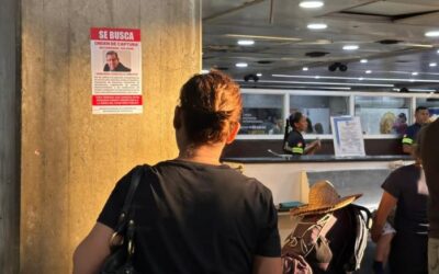 Carteles de «Se busca» con imagen del opositor Edmundo González aparecen en aeropuerto de Venezuela