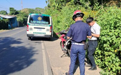 Motorista herido tras colisión con vehículo