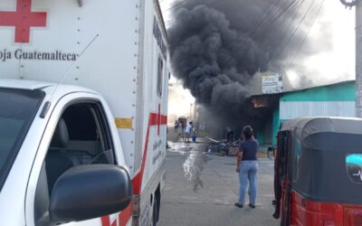 Se incendian locales comerciantes en Quetzaltenango