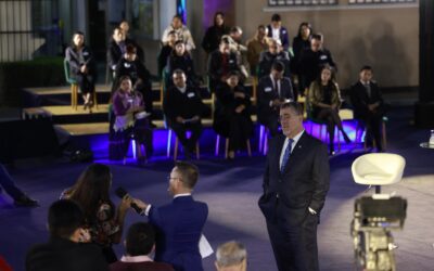 Arévalo escucha ideas y propuestas de distintos sectores en Xela